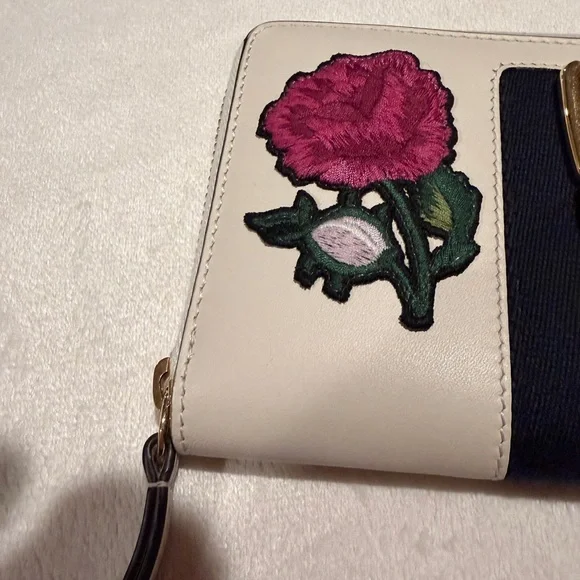 Gucci Sylvie Floral Embroidered Zip Around Wallet Ivory Leather Web Stripe - Picture 3 of 13